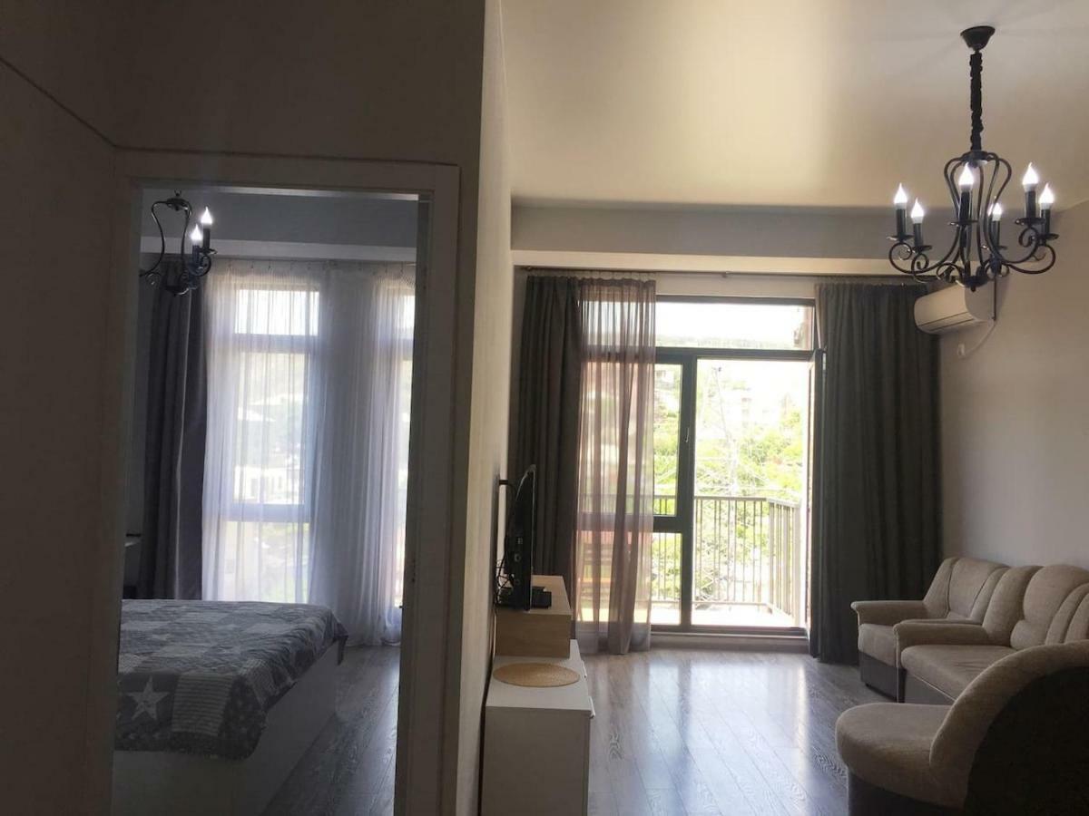 Sunny Apartment Ortachala Tbilisi Exterior foto